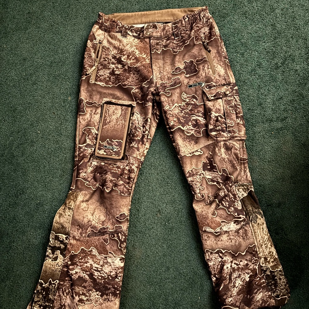 DSG Mid weight Pant in escape camo ladies size large
